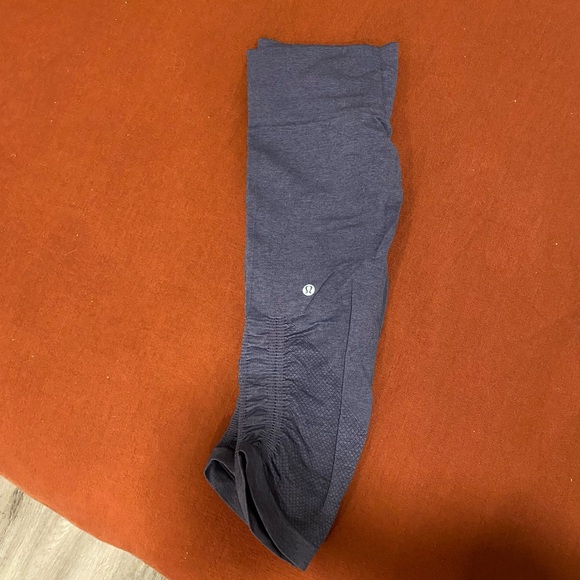 2 Lulu lemon yoga pants (both size 8) - Picture 1 of 3